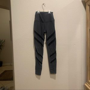 Beyond Yoga Size Small Grey leggings